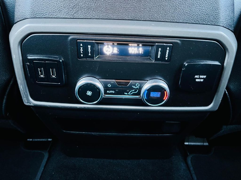 Photo 24 of this FORD EXPEDITION