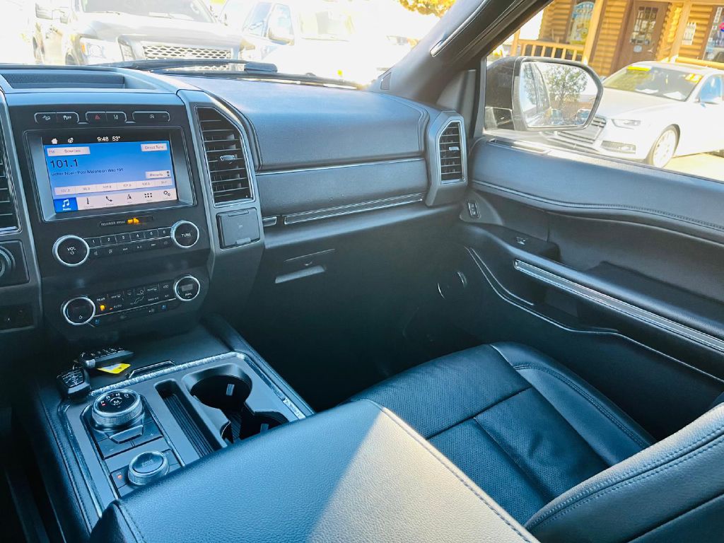 Photo 30 of this FORD EXPEDITION