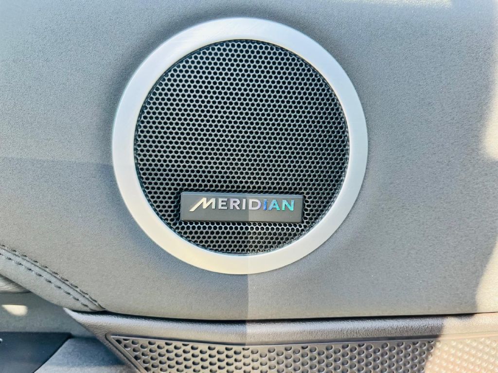 Photo 26 of this LAND ROVER DISCOVERY
