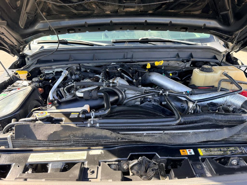 Photo 10 of this FORD F-350 SUPER DUT