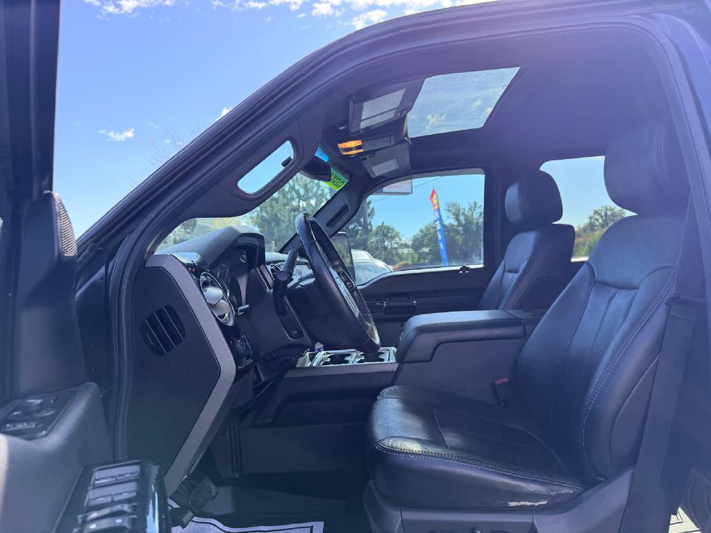 Photo 12 of this FORD F-350 SUPER DUT