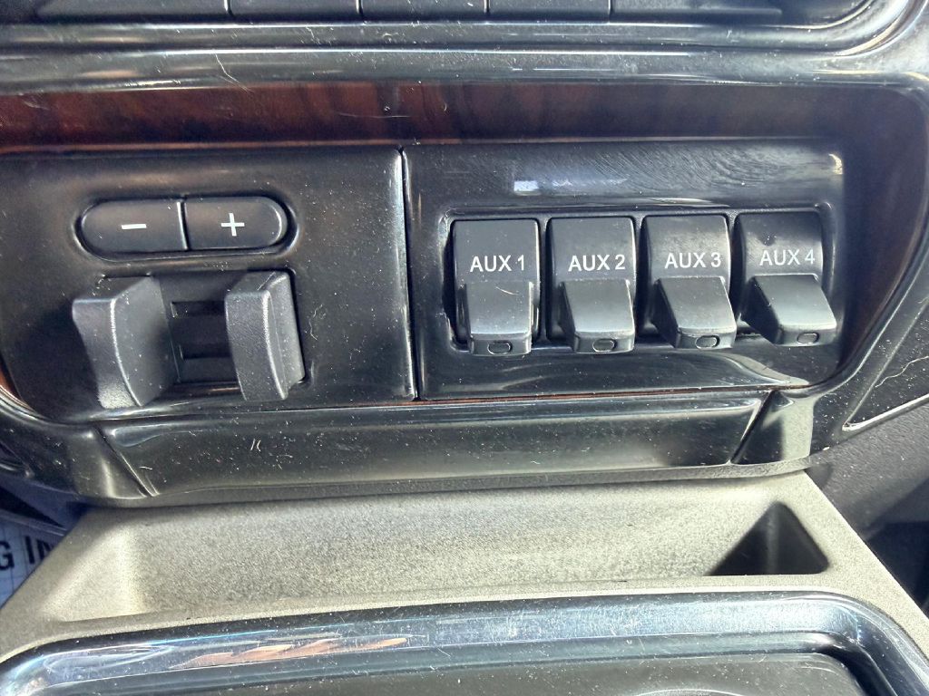 Photo 22 of this FORD F-350 SUPER DUT
