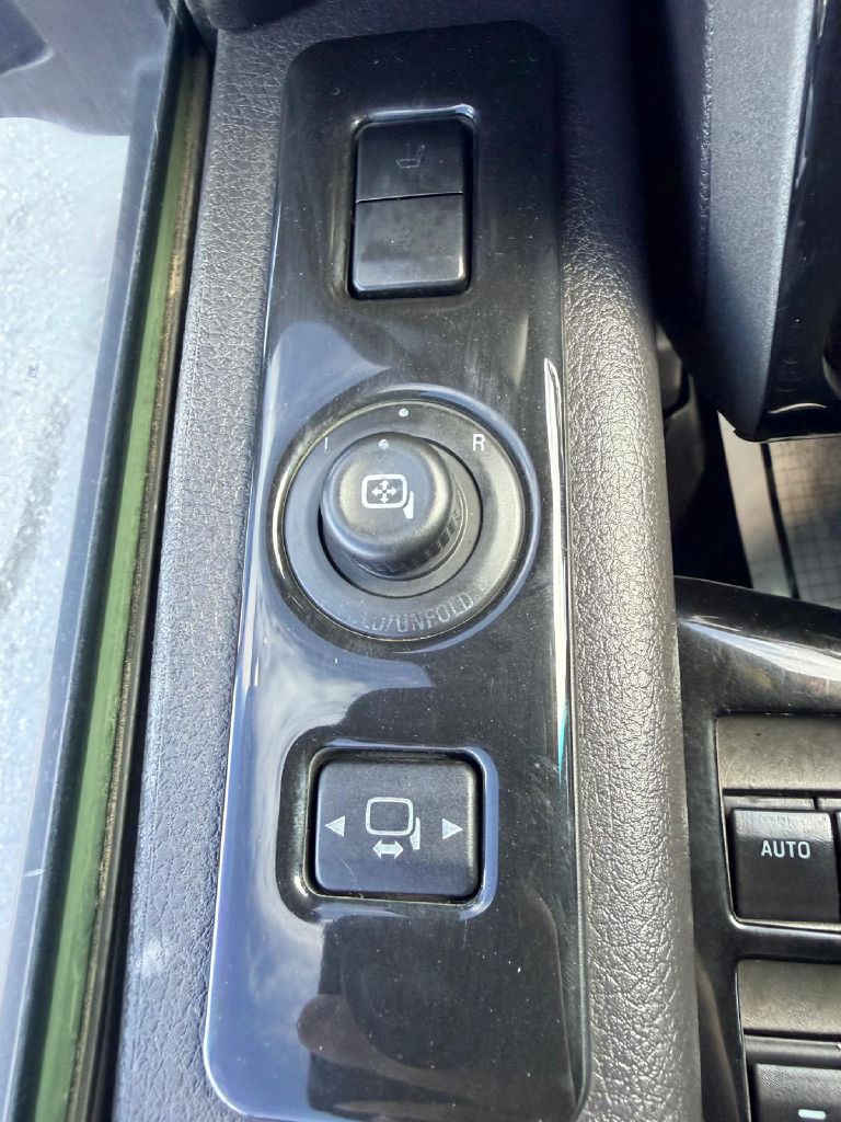 Photo 30 of this FORD F-350 SUPER DUT