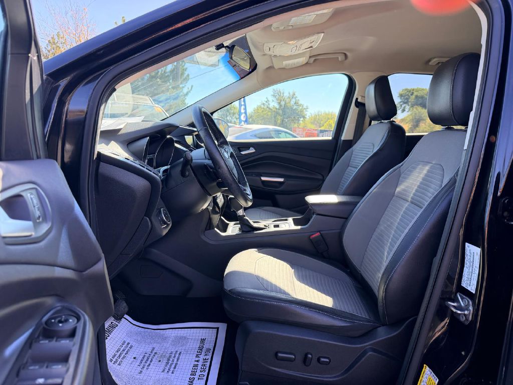 Photo 12 of this FORD ESCAPE