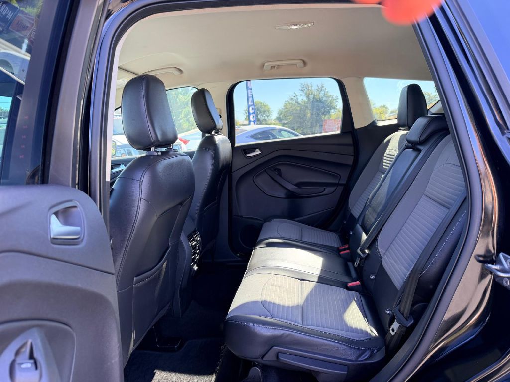 Photo 13 of this FORD ESCAPE