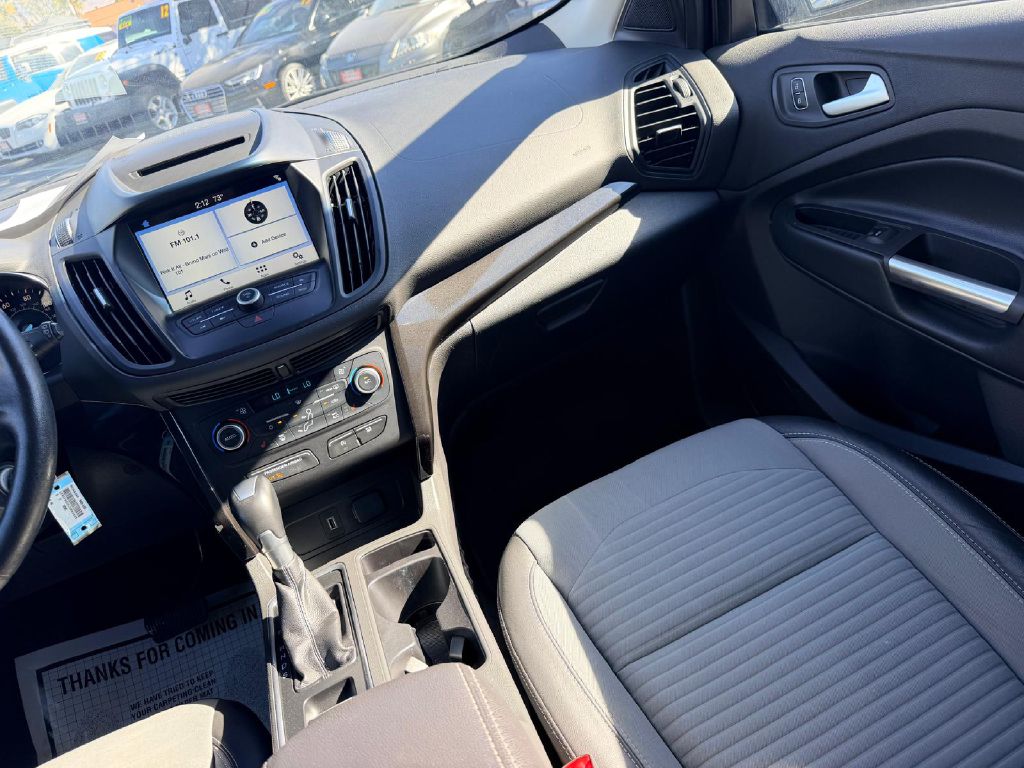 Photo 21 of this FORD ESCAPE