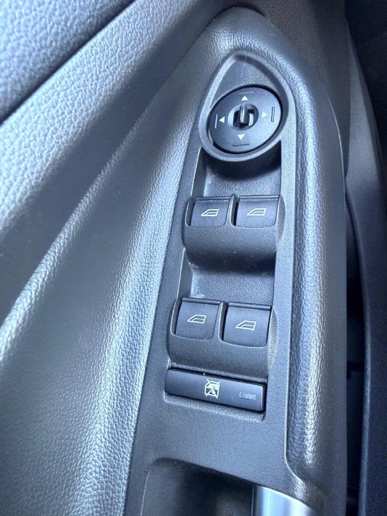 Photo 28 of this FORD ESCAPE