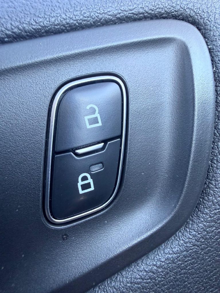 Photo 29 of this FORD ESCAPE