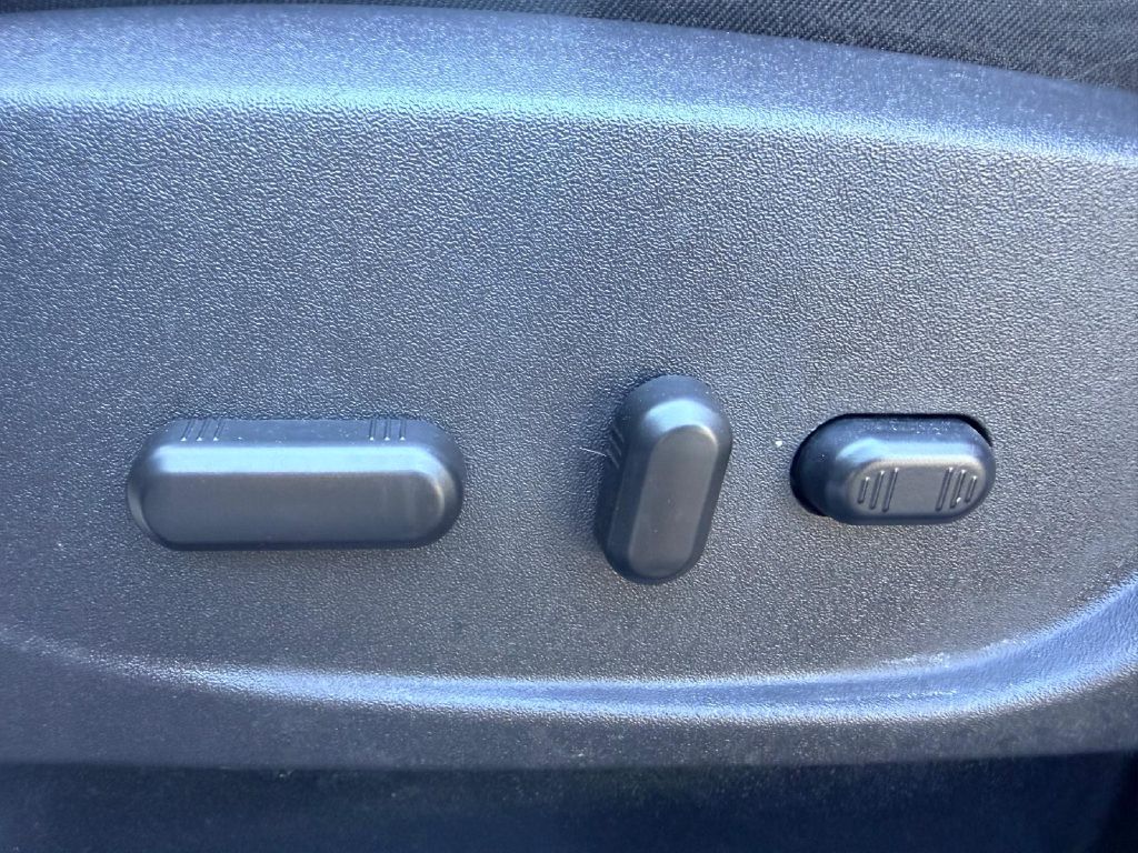 Photo 30 of this FORD ESCAPE