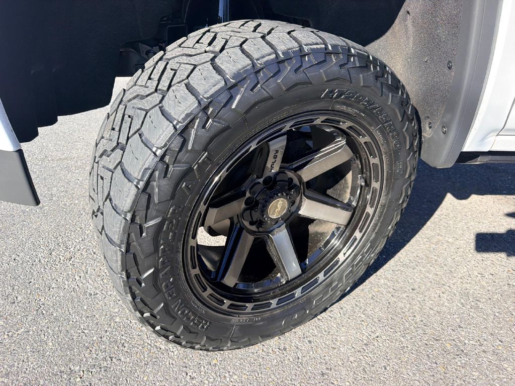 Photo 35 of this GMC SIERRA 1500