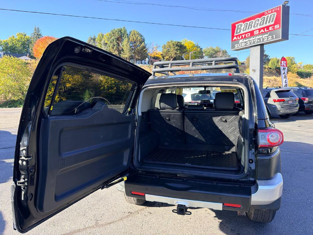 Photo 11 of this TOYOTA FJ CRUISER
