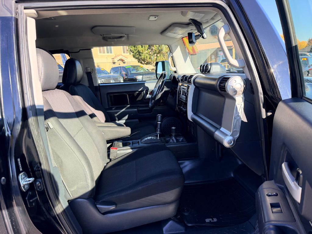 Photo 15 of this TOYOTA FJ CRUISER