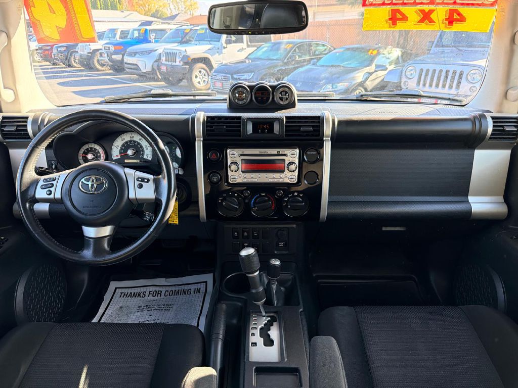 Photo 18 of this TOYOTA FJ CRUISER