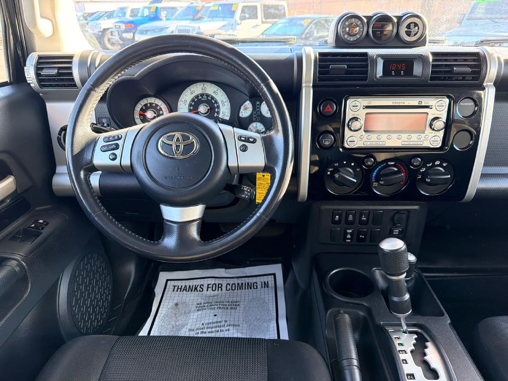 Photo 19 of this TOYOTA FJ CRUISER