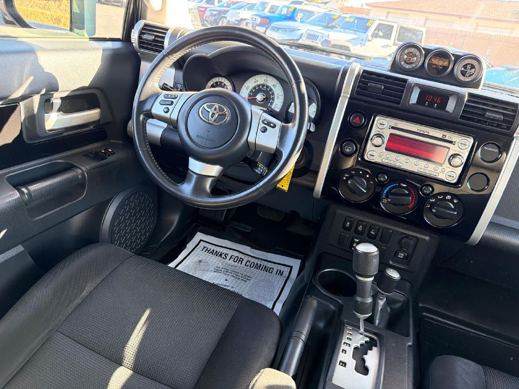 Photo 22 of this TOYOTA FJ CRUISER