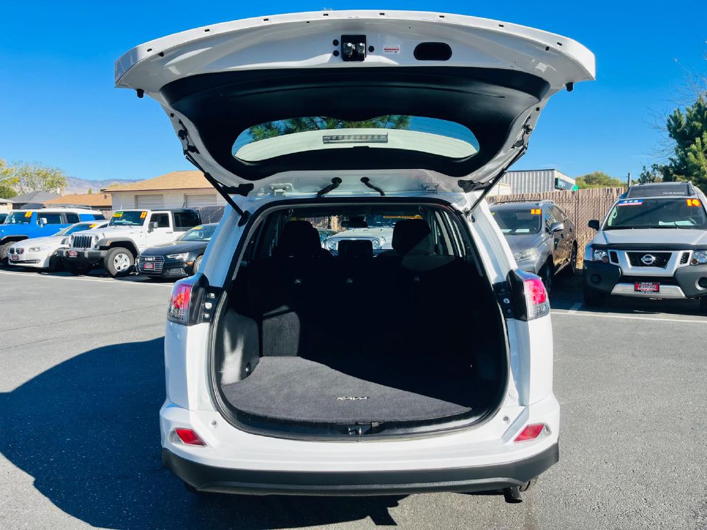 Photo 10 of this TOYOTA RAV4