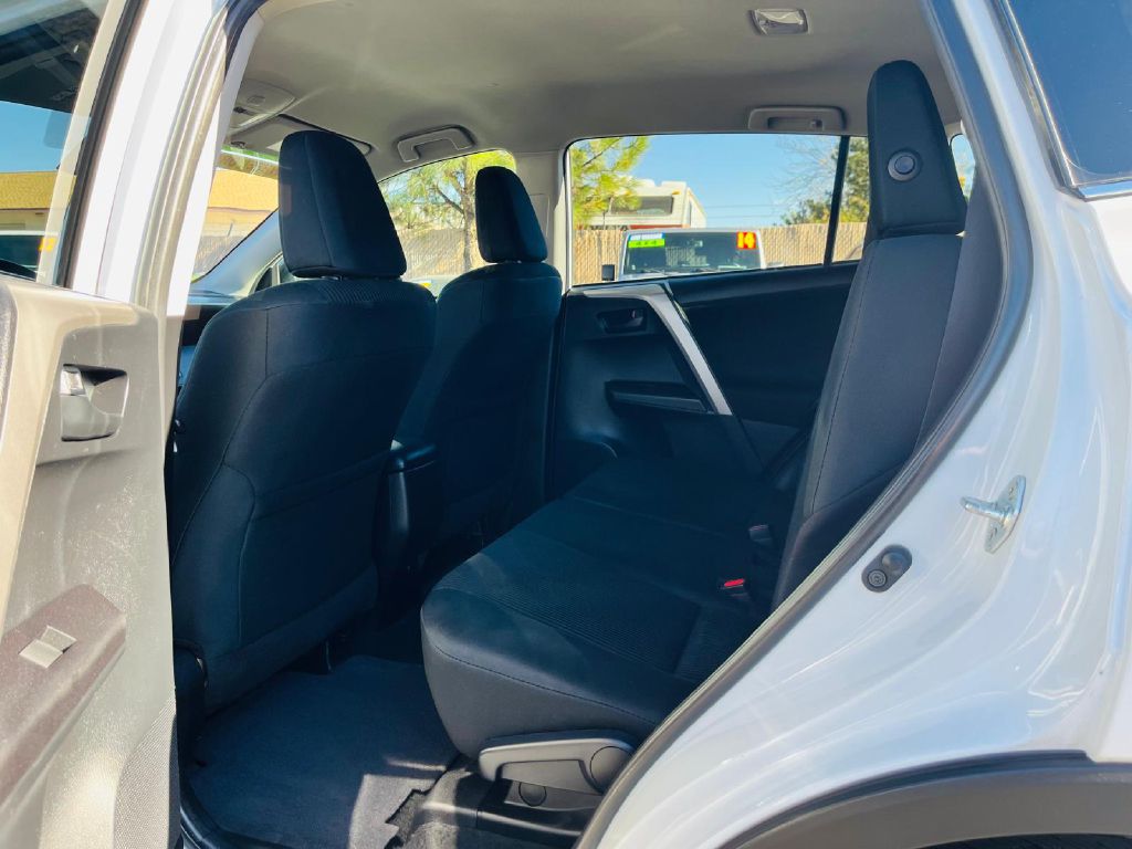 Photo 13 of this TOYOTA RAV4
