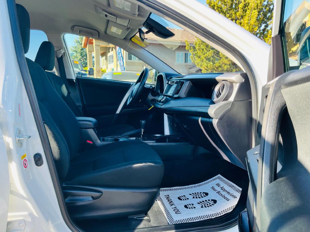 Photo 14 of this TOYOTA RAV4