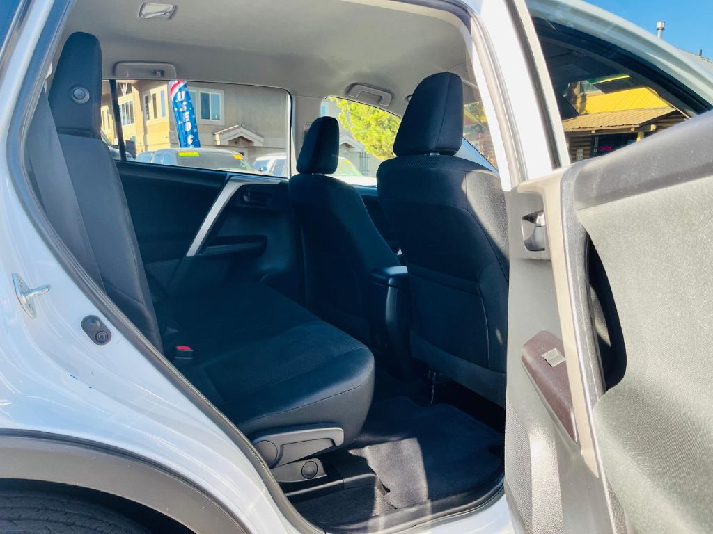 Photo 15 of this TOYOTA RAV4