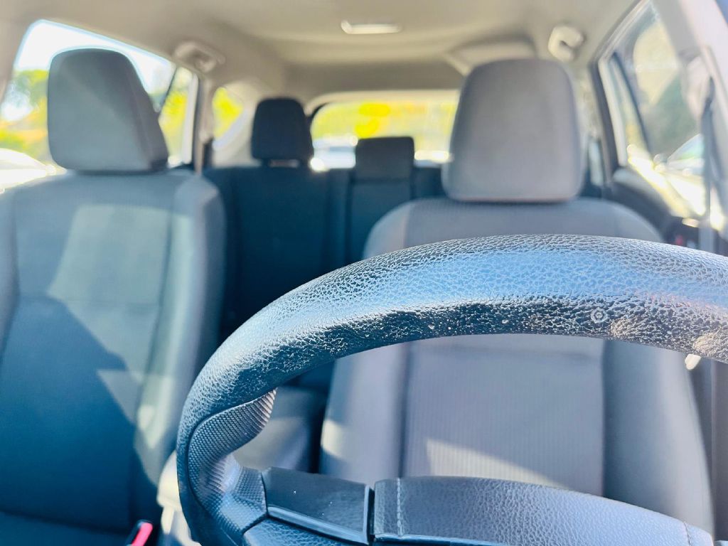 Photo 33 of this TOYOTA RAV4