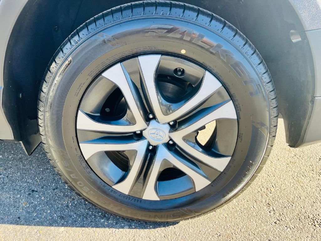 Photo 34 of this TOYOTA RAV4