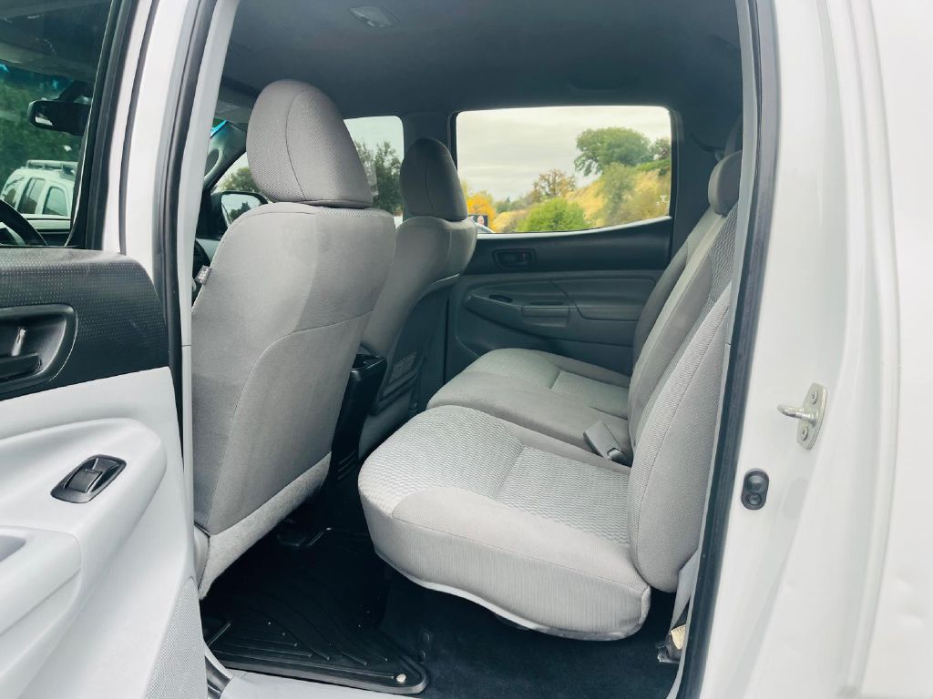 Photo 13 of this TOYOTA TACOMA
