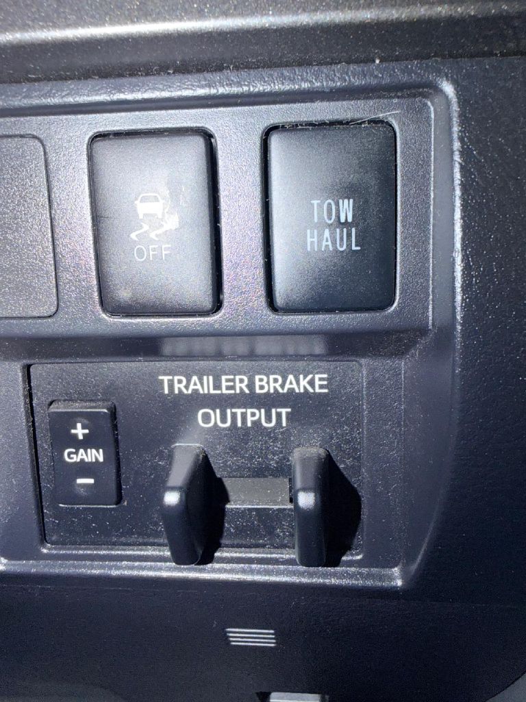 Photo 25 of this TOYOTA TUNDRA