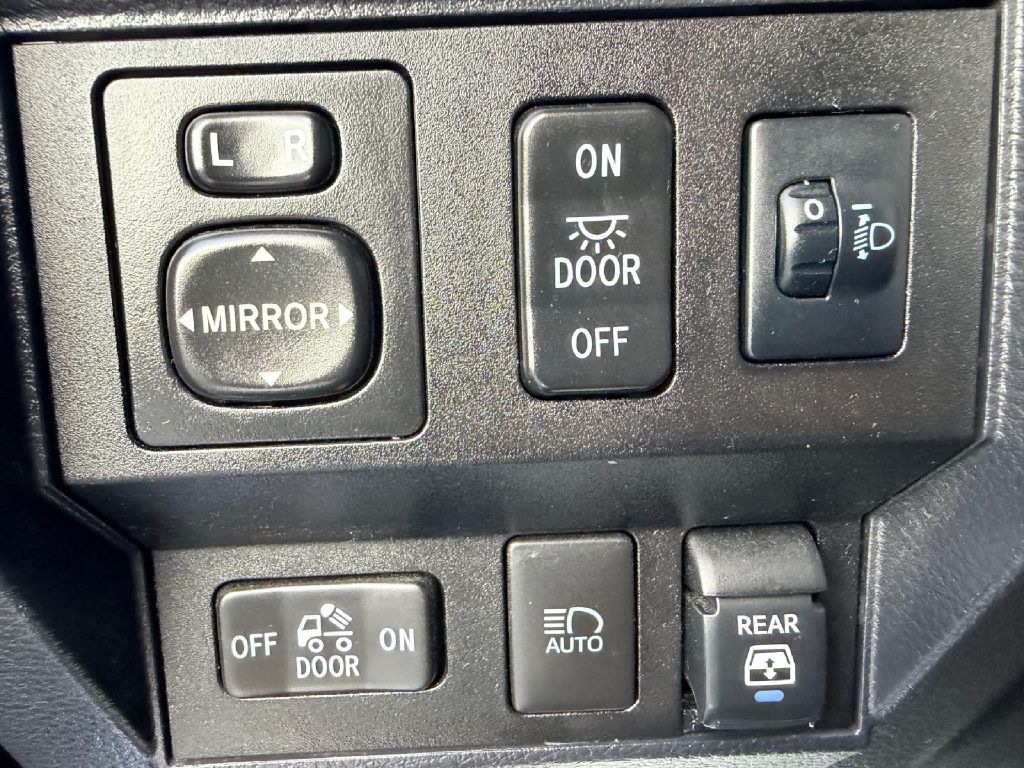 Photo 29 of this TOYOTA TUNDRA
