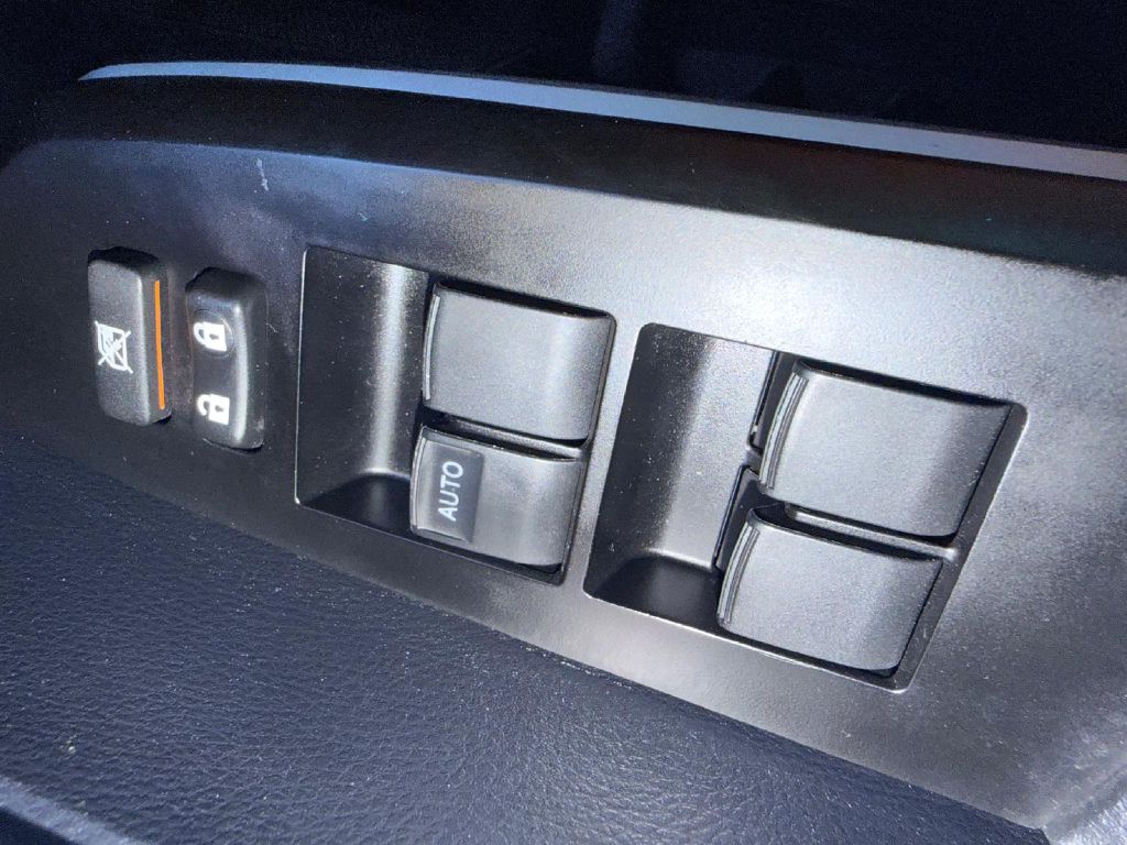 Photo 30 of this TOYOTA TUNDRA