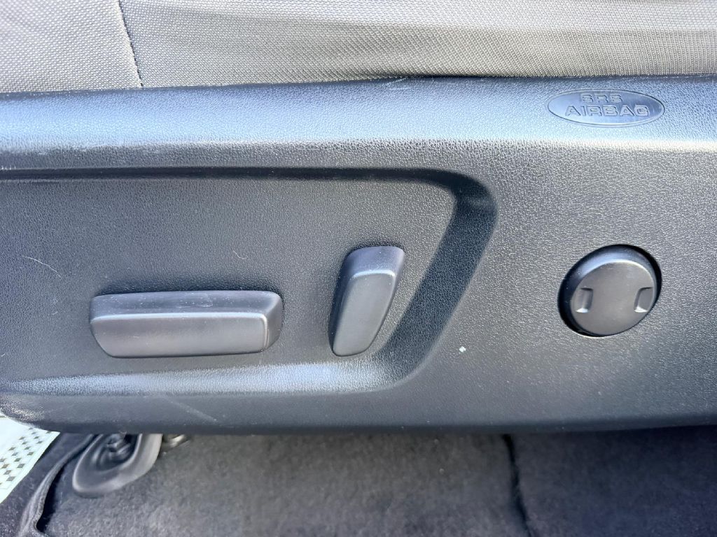Photo 31 of this TOYOTA TUNDRA