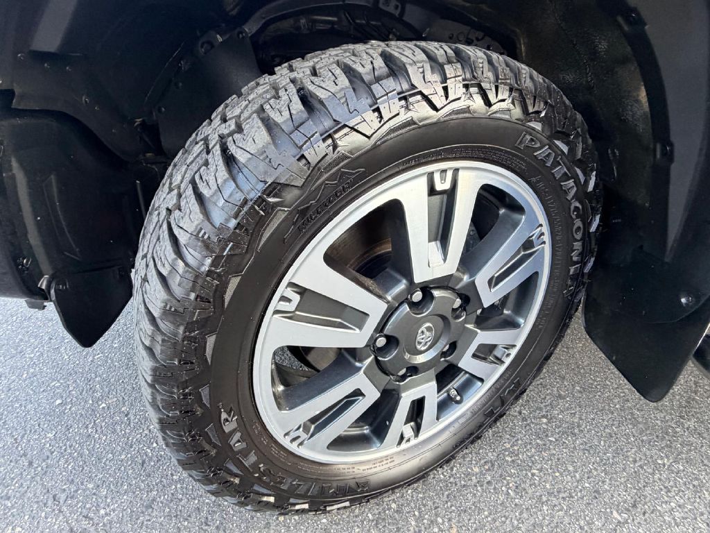 Photo 33 of this TOYOTA TUNDRA