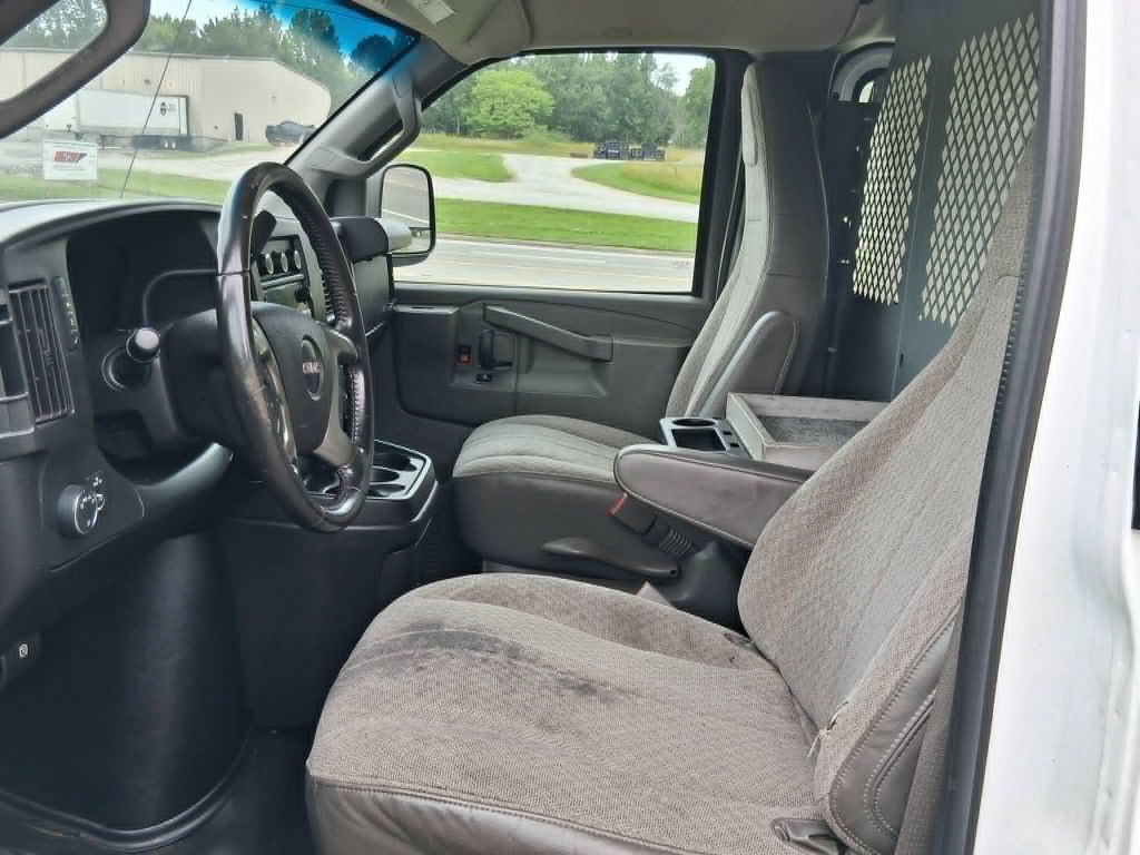 Photo 10 of this GMC SAVANA