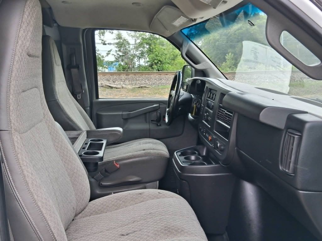 Photo 12 of this GMC SAVANA