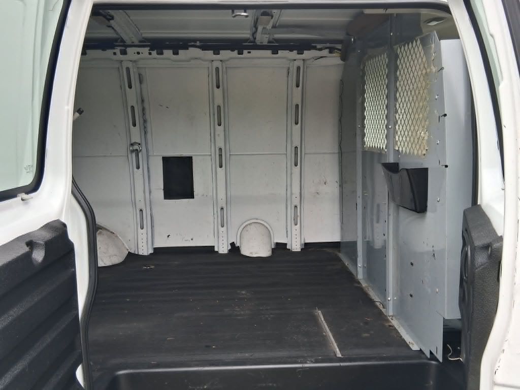 Photo 13 of this GMC SAVANA