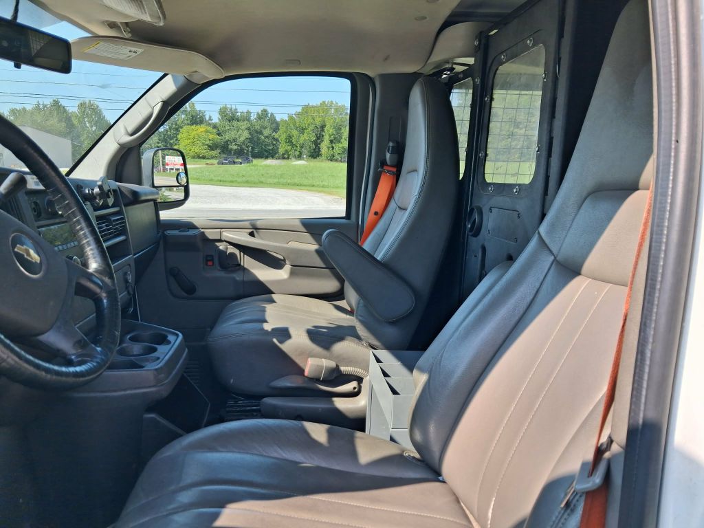 Photo 7 of this CHEVROLET EXPRESS G1500
