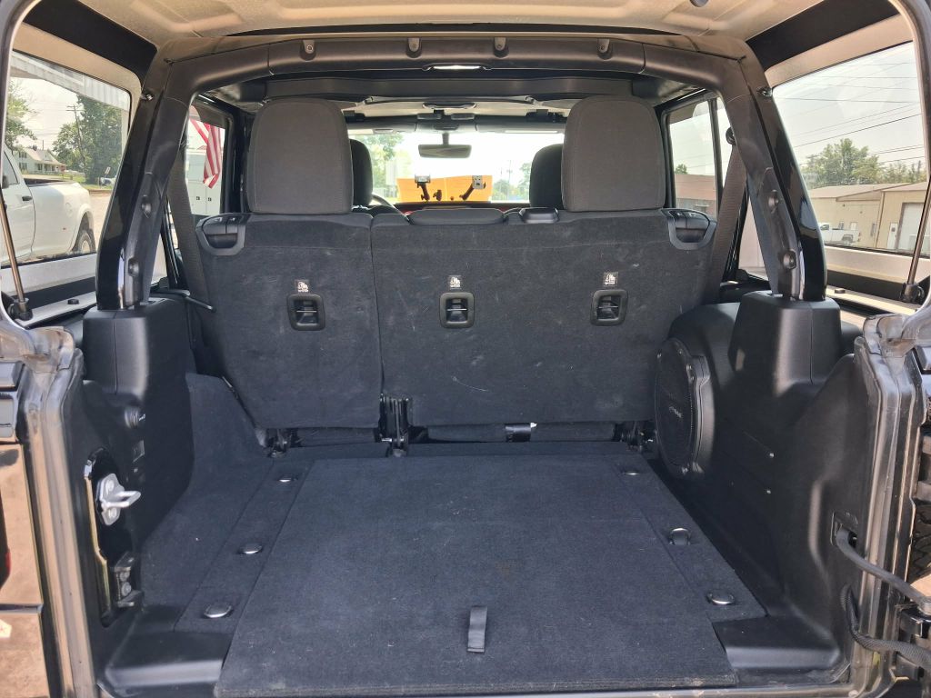 Photo 12 of this JEEP WRANGLER UNLIMI