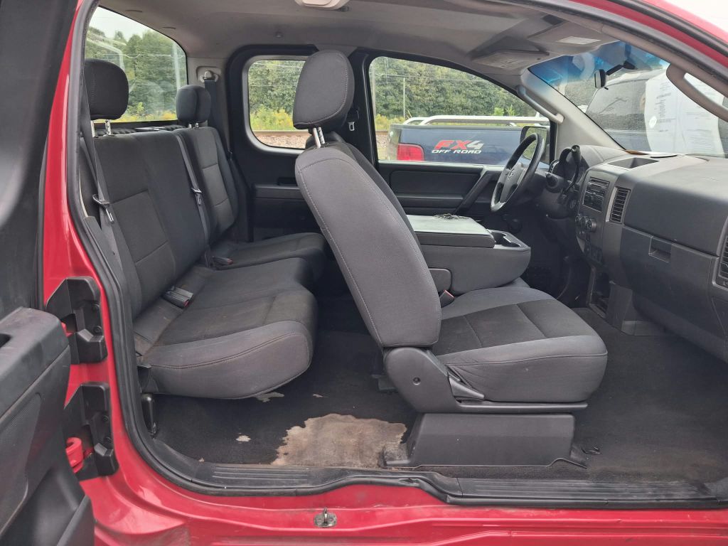 Photo 11 of this NISSAN TITAN