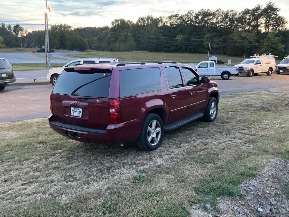Photo 5 of this CHEVROLET SUBURBAN