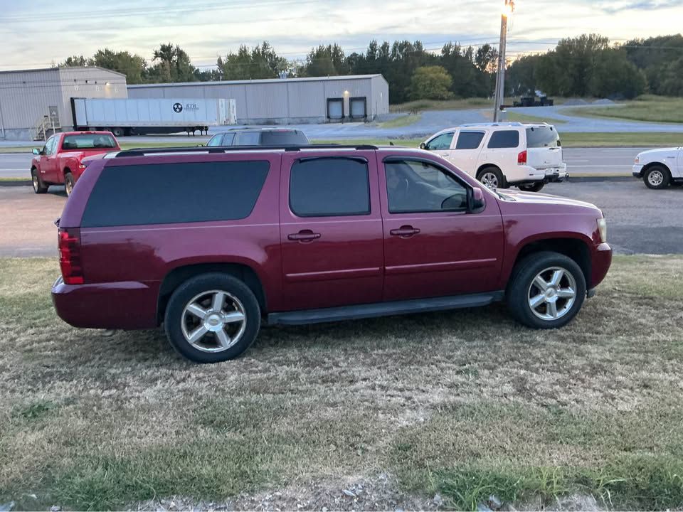 Photo 6 of this CHEVROLET SUBURBAN
