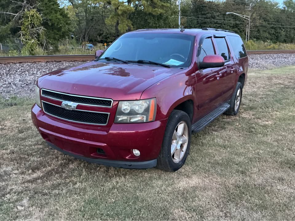 Photo 2 of this CHEVROLET SUBURBAN