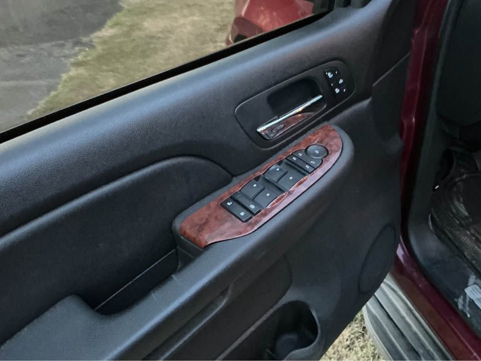 Photo 9 of this CHEVROLET SUBURBAN