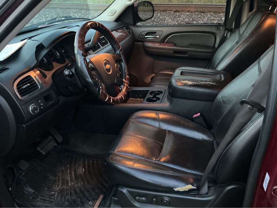 Photo 7 of this CHEVROLET SUBURBAN
