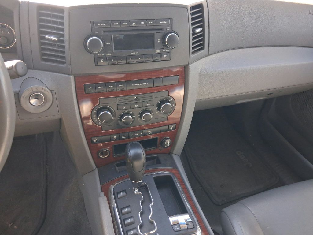 Photo 8 of this JEEP GRAND CHEROKEE
