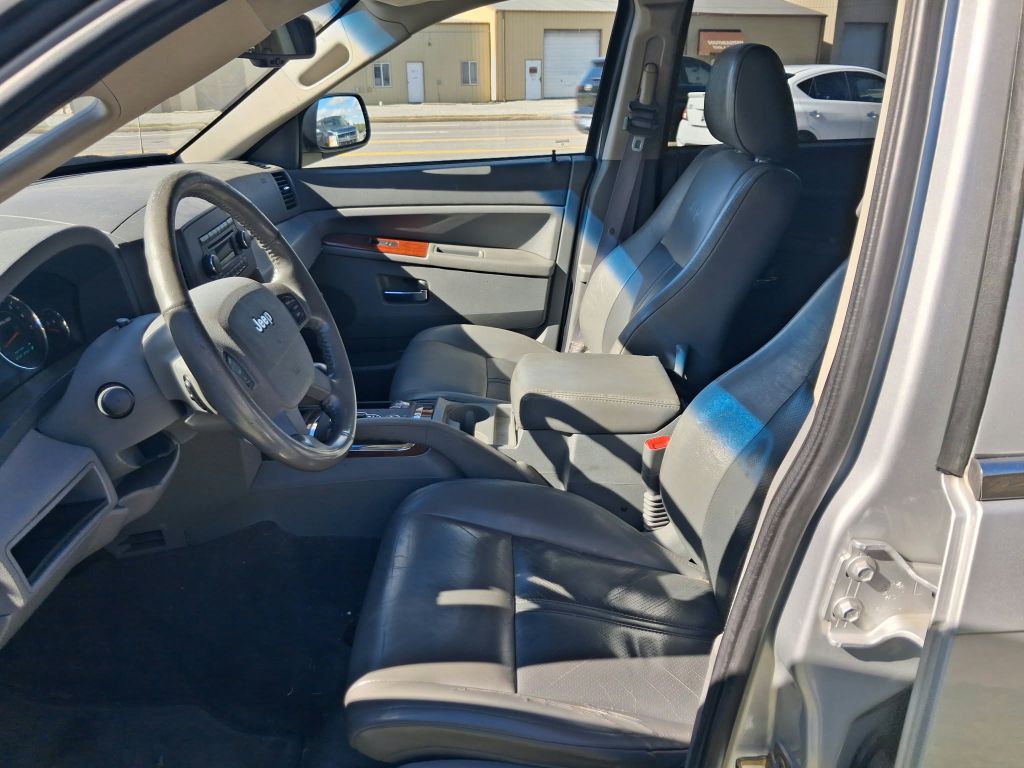 Photo 9 of this JEEP GRAND CHEROKEE