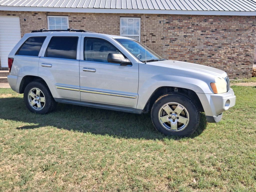 Photo 3 of this JEEP GRAND CHEROKEE
