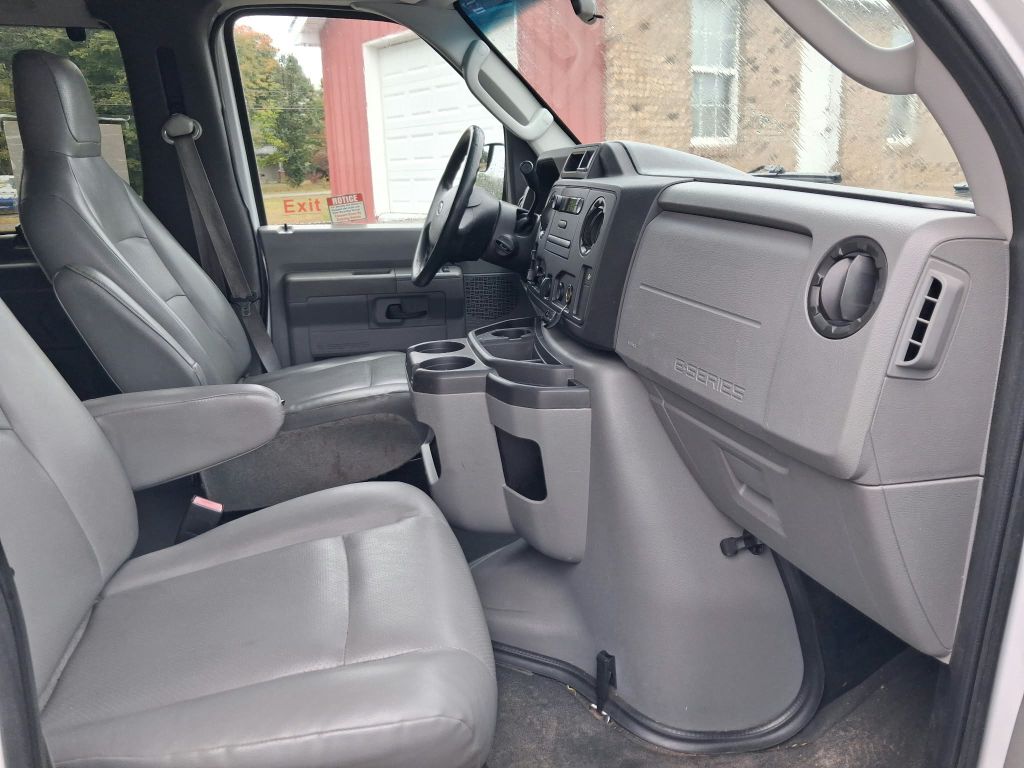 Photo 11 of this FORD ECONOLINE