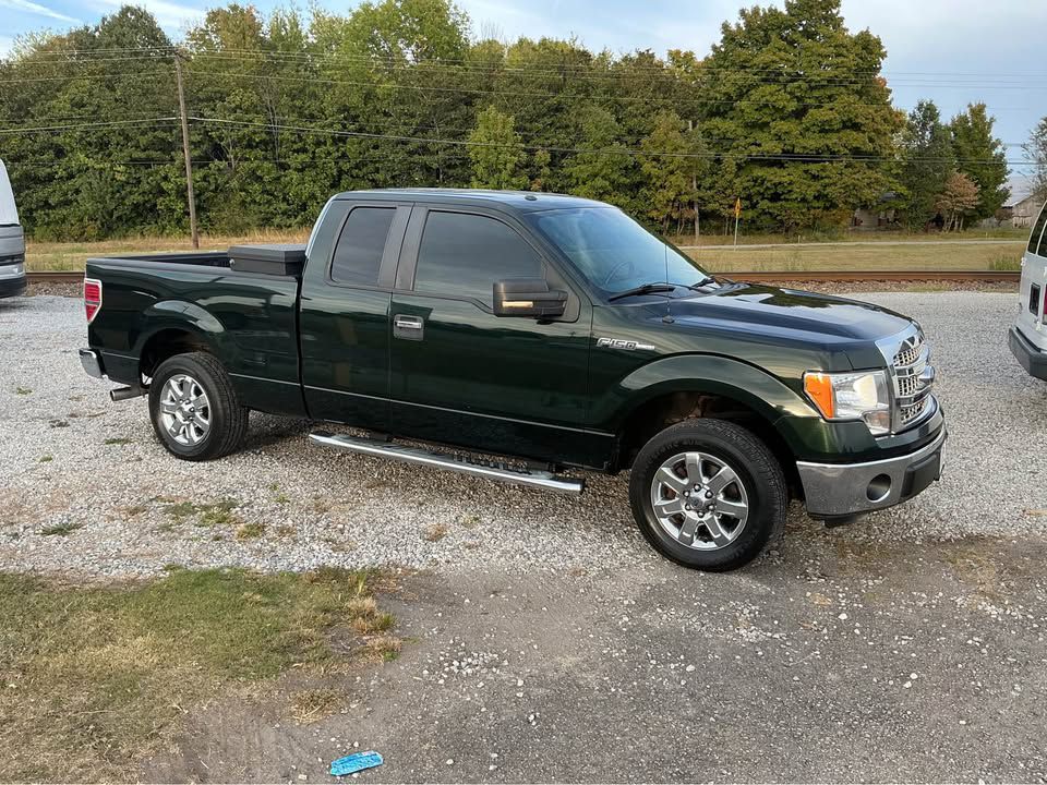 Photo 3 of this FORD F150