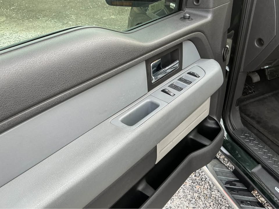 Photo 10 of this FORD F150