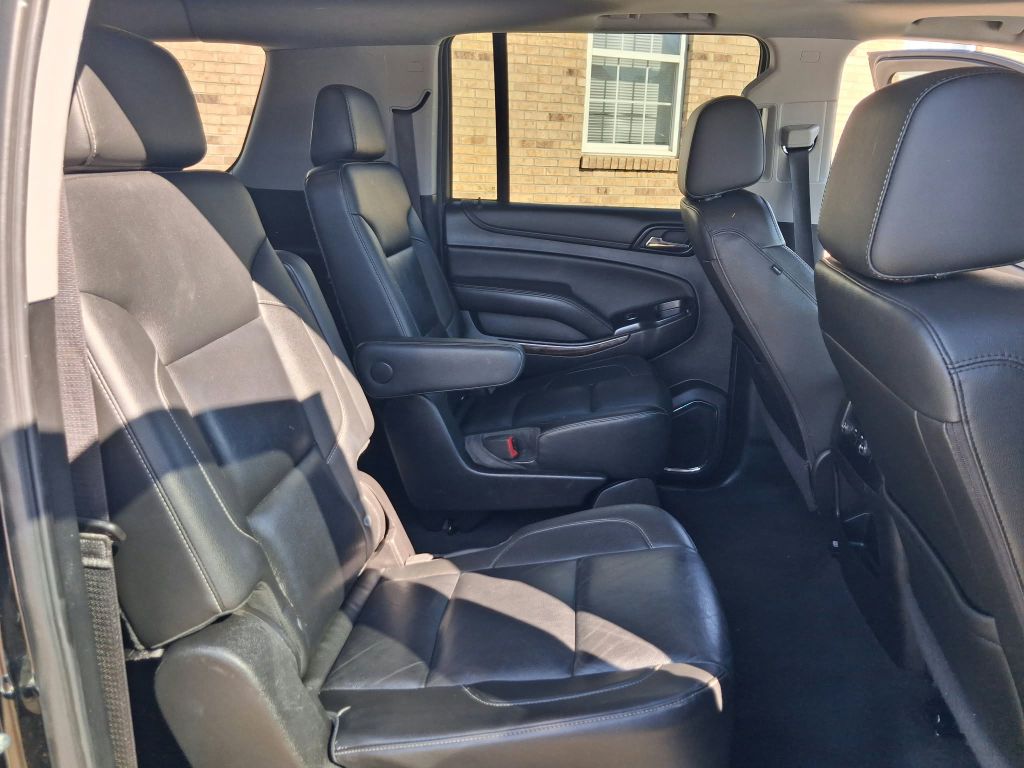 Photo 19 of this CHEVROLET SUBURBAN