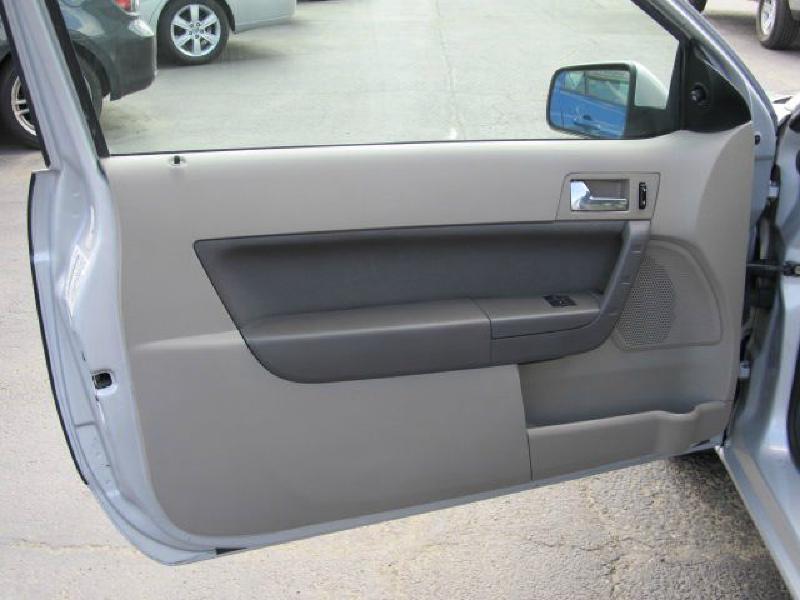 Photo 8 of this FORD FOCUS